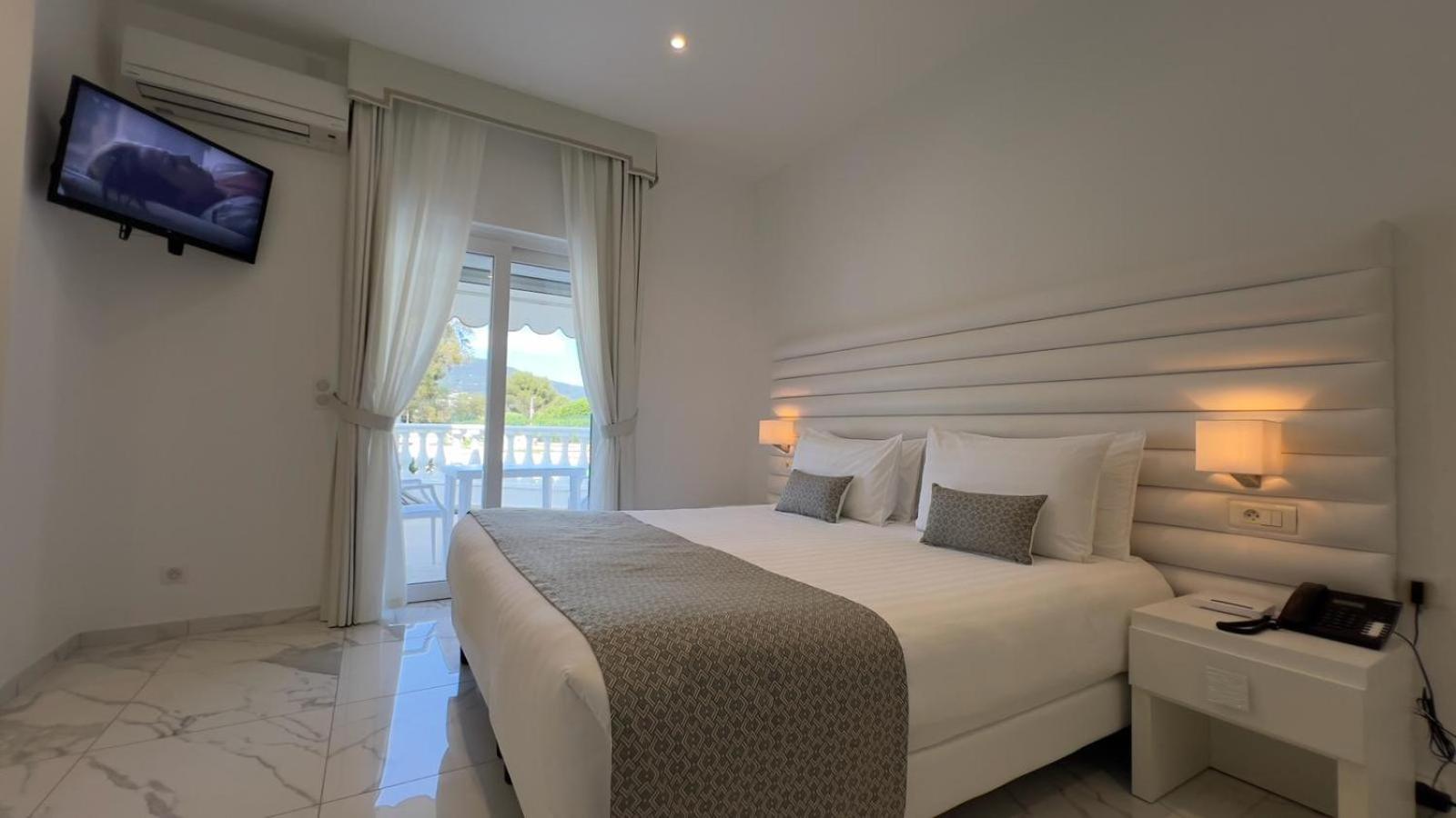 Hotel La Calanque Cavalaire-sur-Mer Kültér fotó